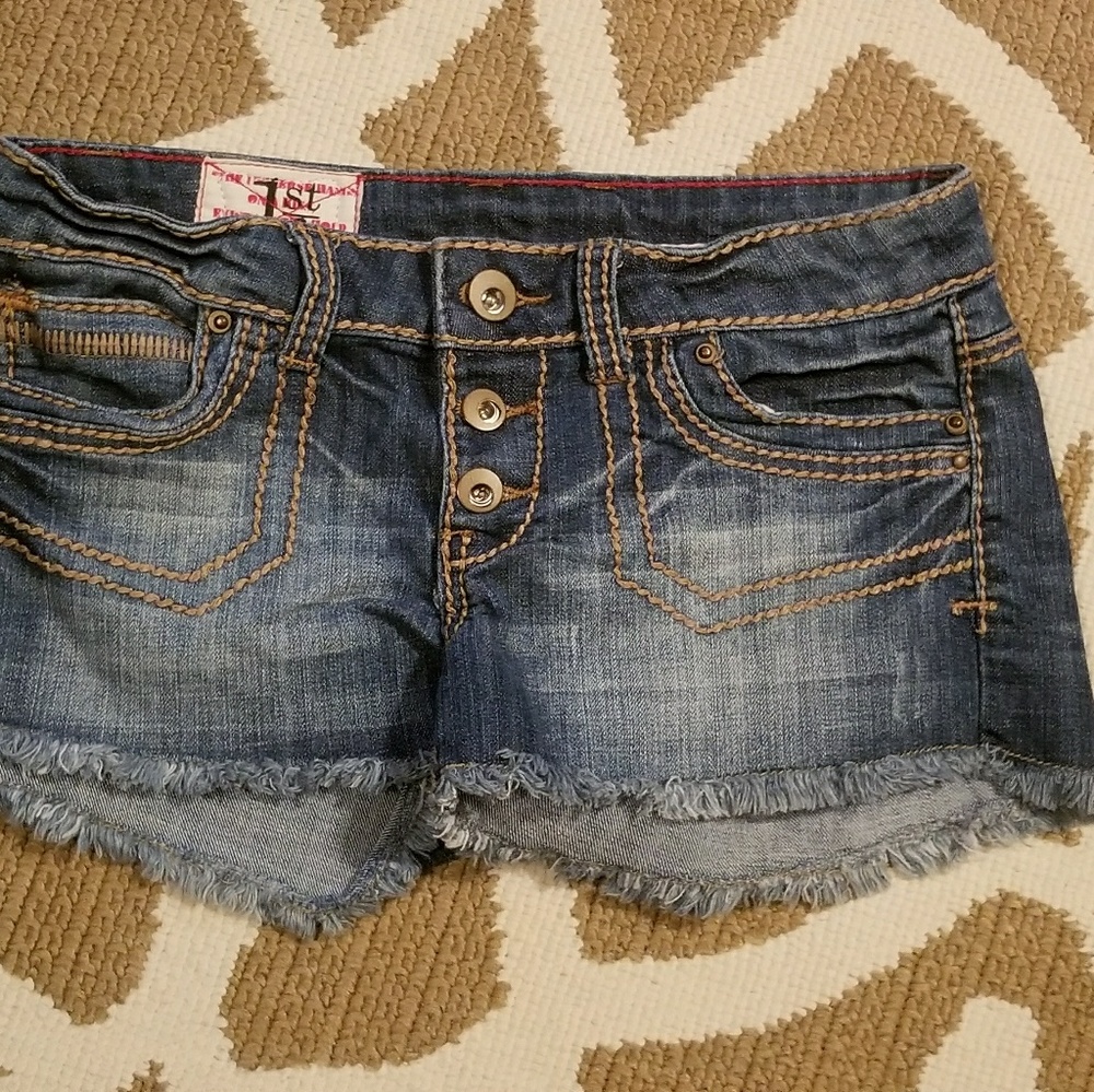 Cut off denim shorts distressed